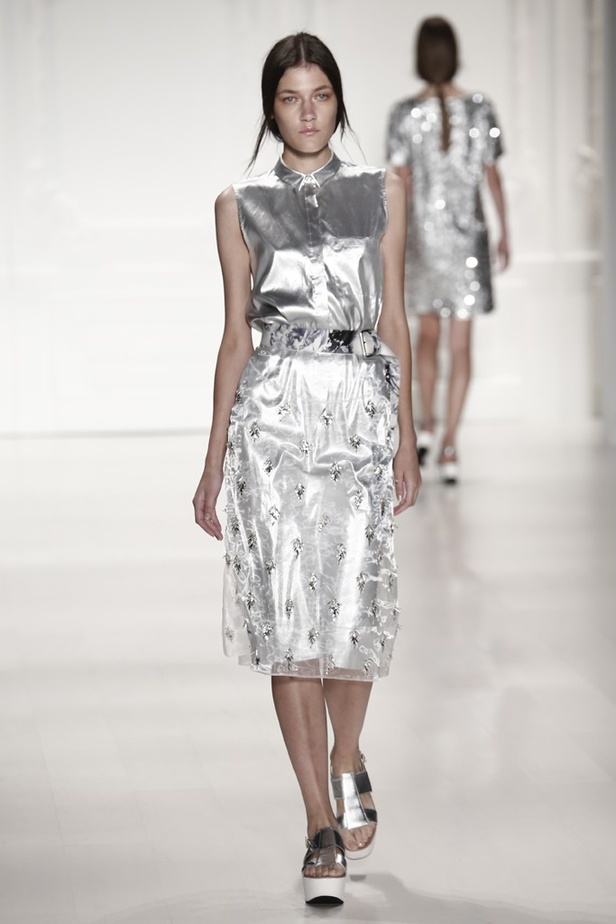 إطلالة شبابية من Noon By Noor