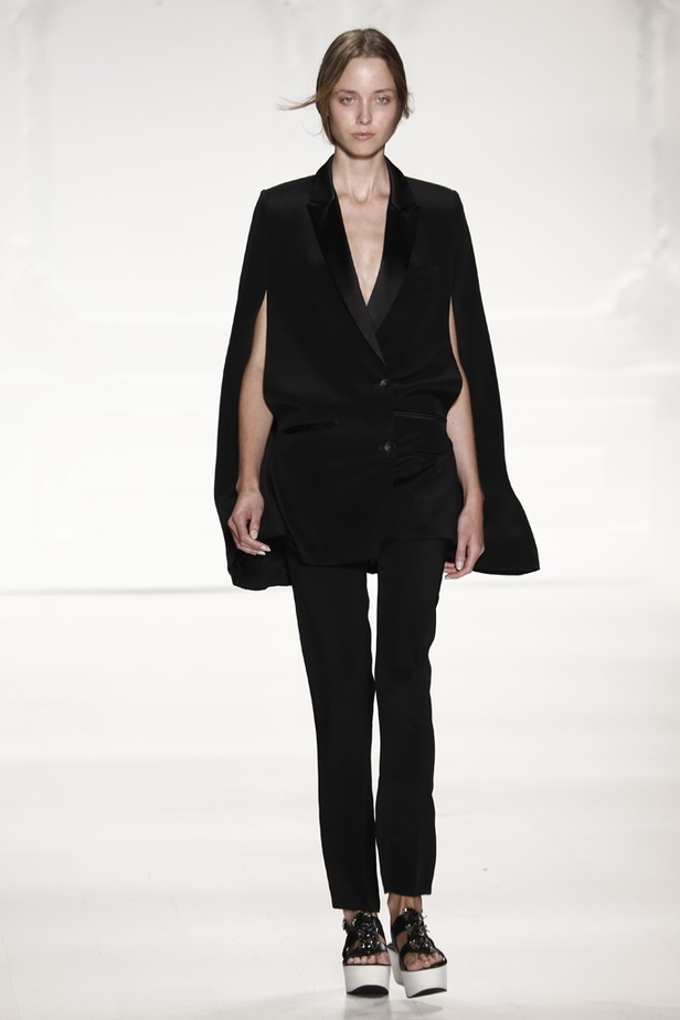 إطلالة شبابية من Noon By Noor