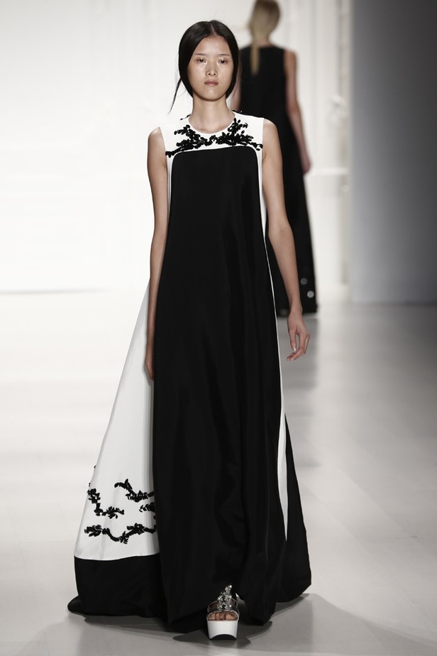 إطلالة شبابية من Noon By Noor