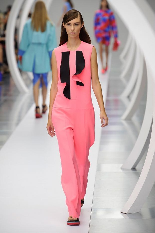 ربيع Roksanda.. مرح المراهقة وصرامة العمل