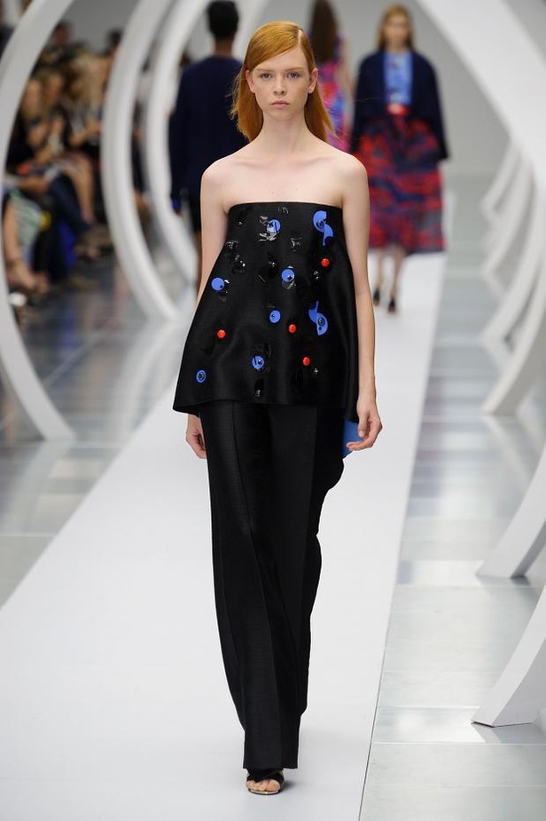 ربيع Roksanda.. مرح المراهقة وصرامة العمل