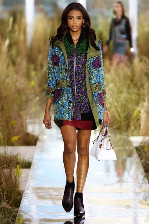 Coach تحتفل بصيف مفعم بالألوان..