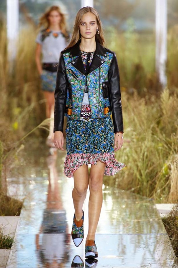 Coach تحتفل بصيف مفعم بالألوان..