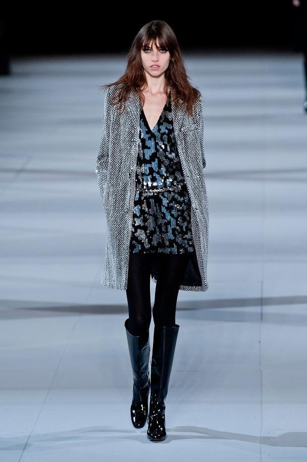 Saint Laurent... شباب ينبض بالحيوية والكلاسيكية معاً