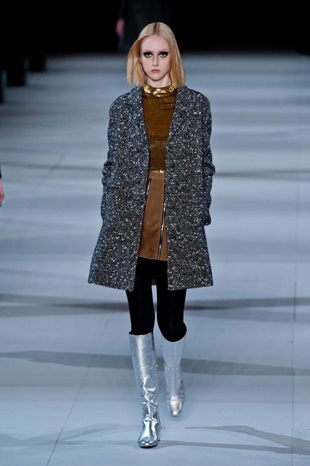 Saint Laurent... شباب ينبض بالحيوية والكلاسيكية معاً