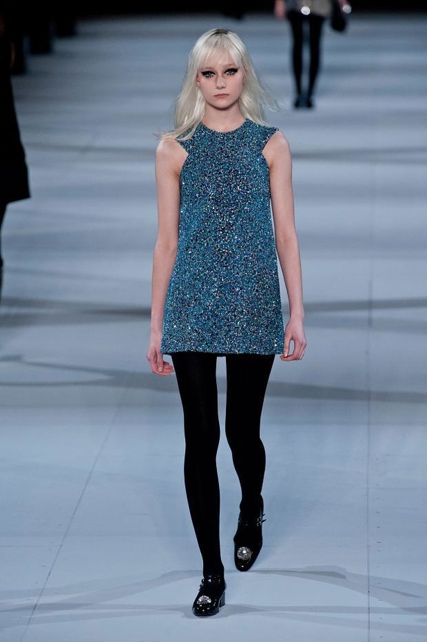 Saint Laurent... شباب ينبض بالحيوية والكلاسيكية معاً