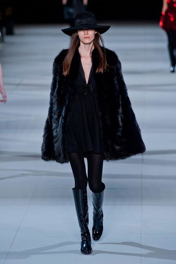 Saint Laurent... شباب ينبض بالحيوية والكلاسيكية معاً