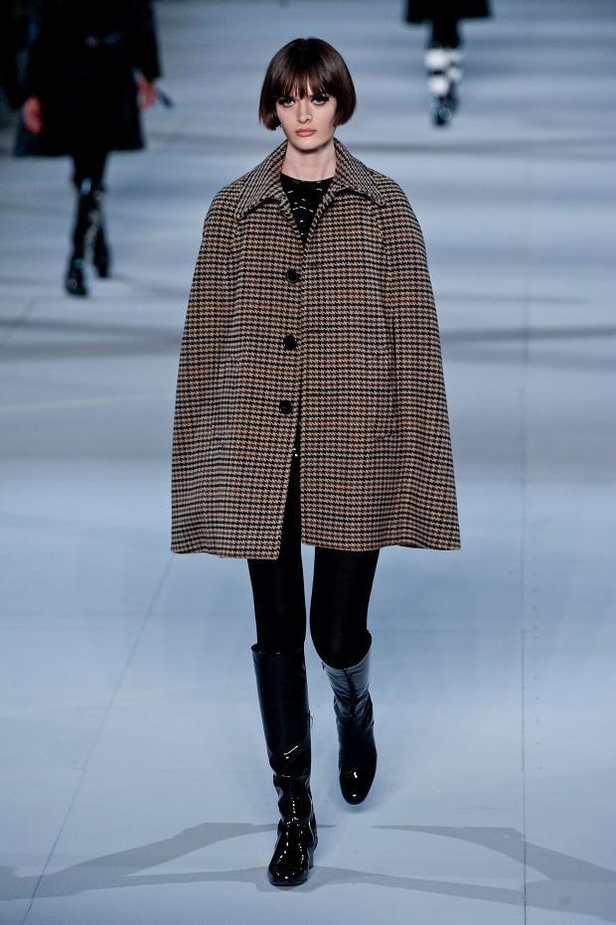 Saint Laurent... شباب ينبض بالحيوية والكلاسيكية معاً