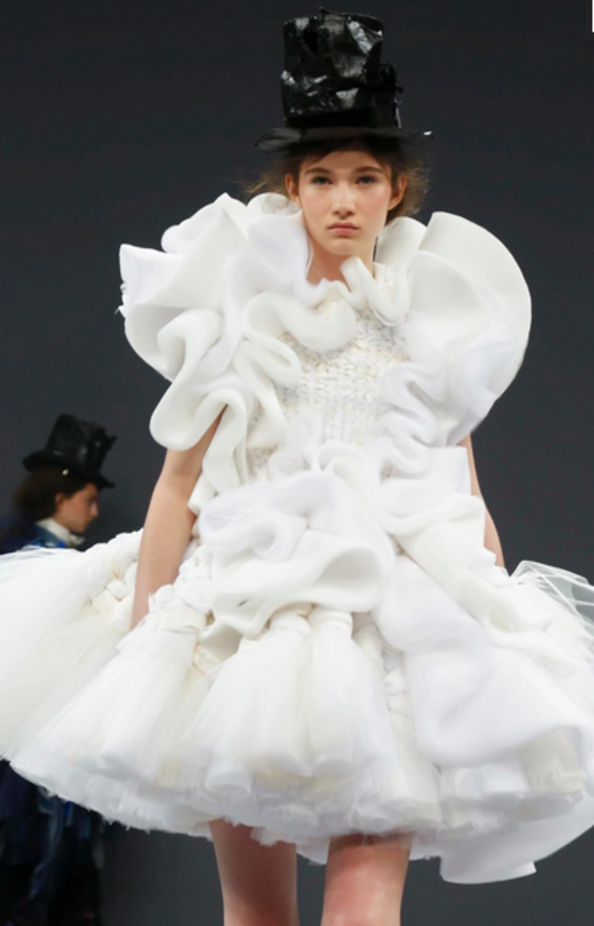 مجموعة Viktor & Rolf للأزياء الراقية لخريف ٢٠١٦