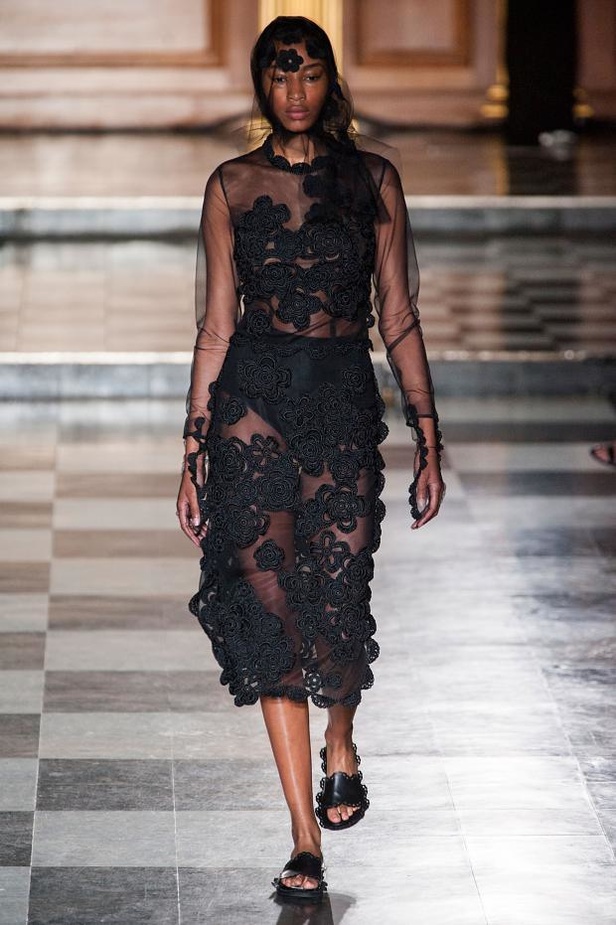 Simone Rocha .. فخامة تليق بالجميلات