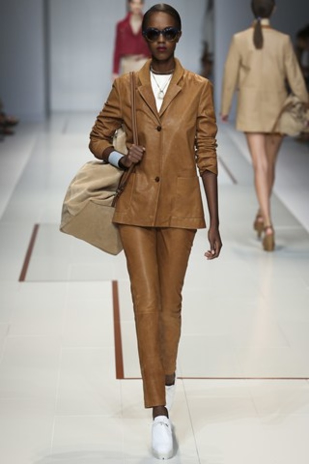 تصاميم راقية من Trussardi لربيع وصيف 2014 