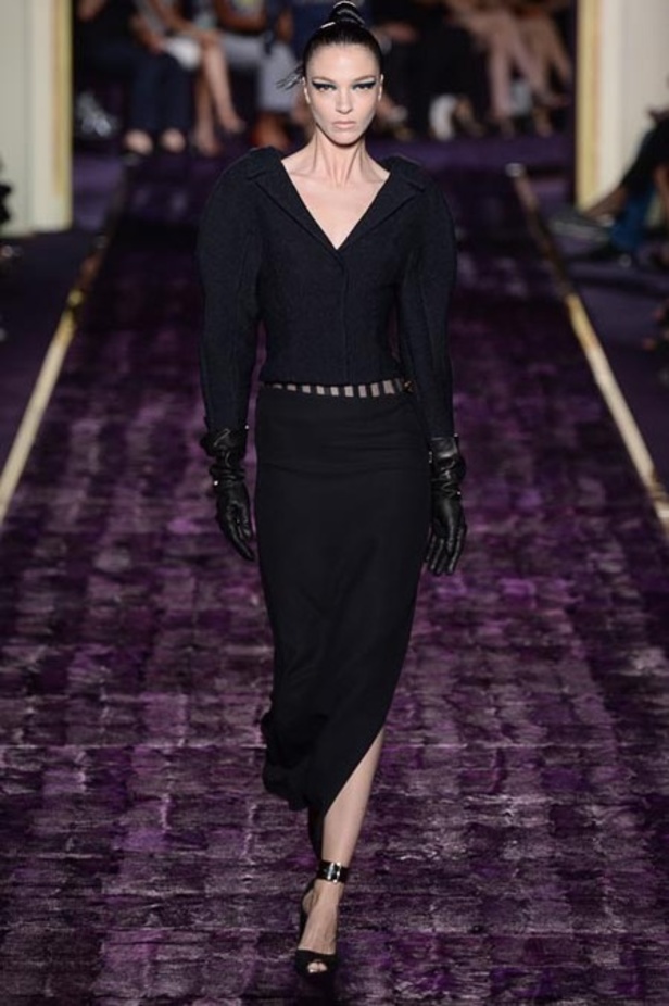 روح الخمسينيات في مجموعة الأزياء الفاخرة لخريف 2014 من Versace