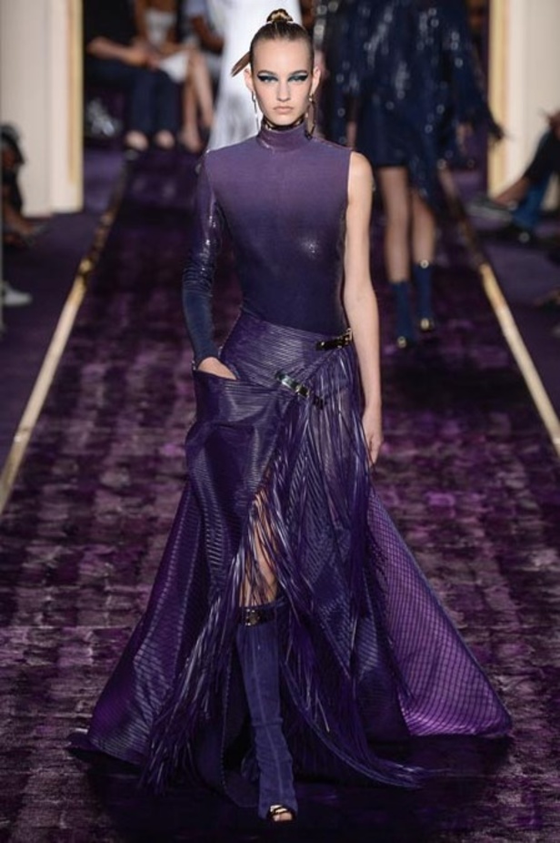 روح الخمسينيات في مجموعة الأزياء الفاخرة لخريف 2014 من Versace