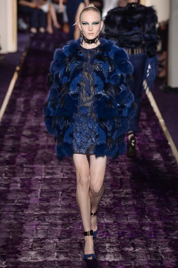 روح الخمسينيات في مجموعة الأزياء الفاخرة لخريف 2014 من Versace