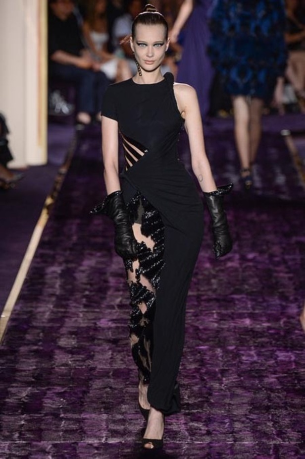 روح الخمسينيات في مجموعة الأزياء الفاخرة لخريف 2014 من Versace