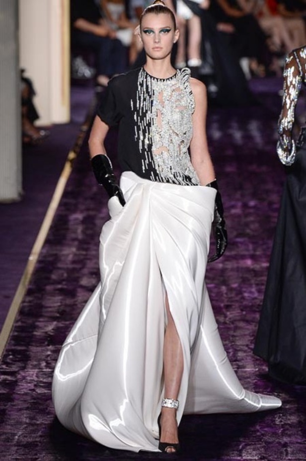 روح الخمسينيات في مجموعة الأزياء الفاخرة لخريف 2014 من Versace