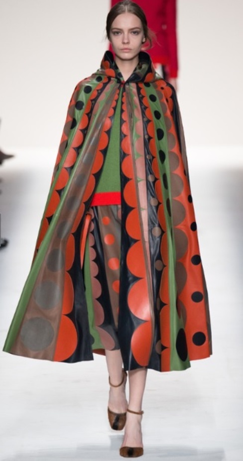 Valentino... أليس في بلاد الفخامة 