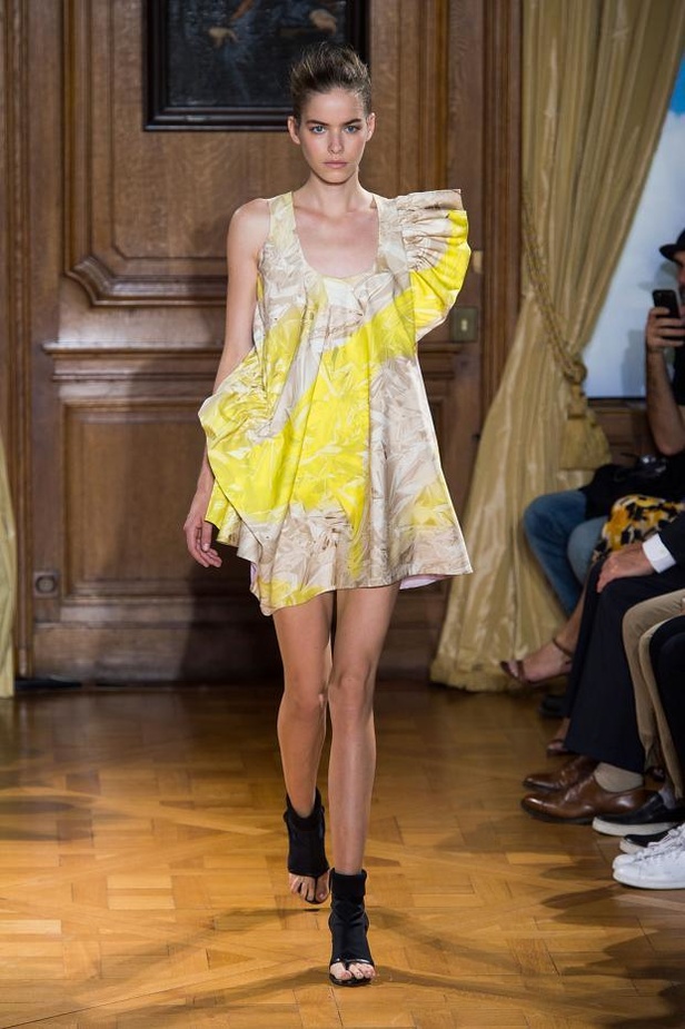 Viktor & Rolf .. نعومة قاسية لربيع رياضي