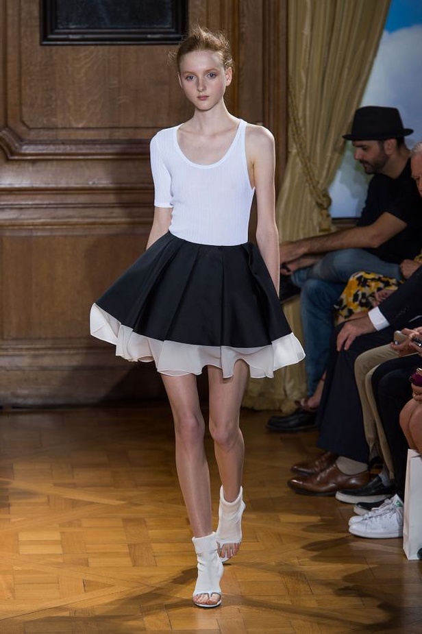 Viktor & Rolf .. نعومة قاسية لربيع رياضي