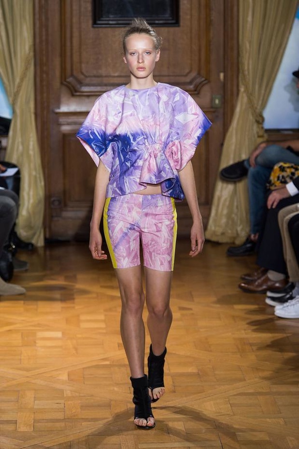 Viktor & Rolf .. نعومة قاسية لربيع رياضي