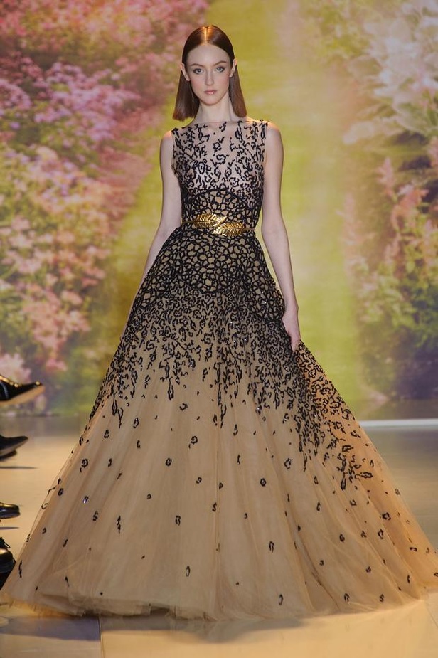 Zuhair Murad... موجات من ذهب وورود وأنوثة