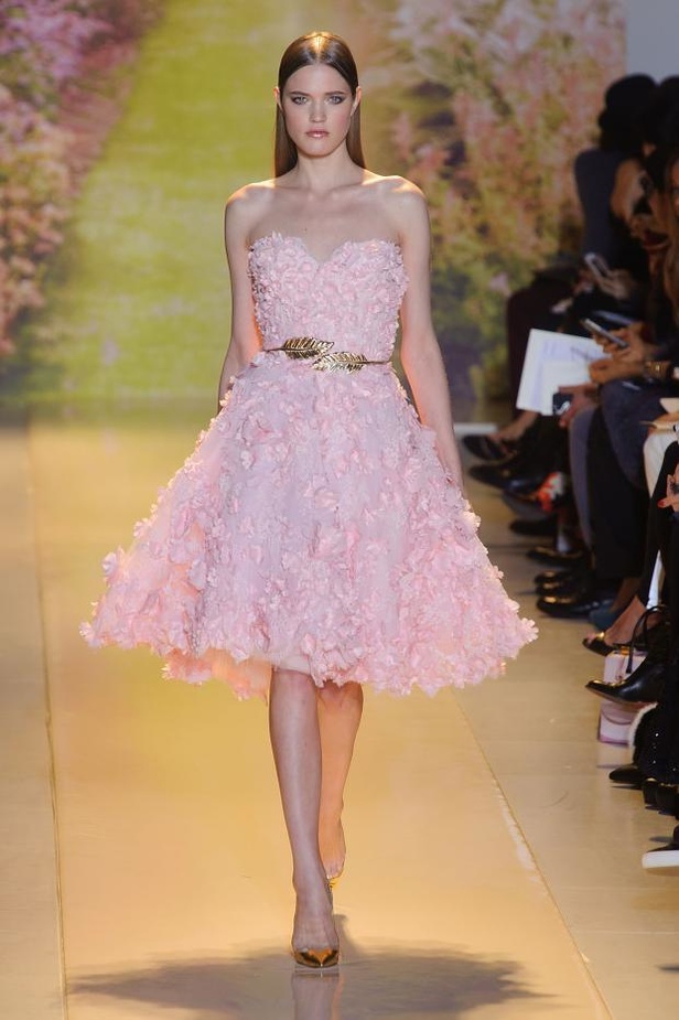 Zuhair Murad... موجات من ذهب وورود وأنوثة