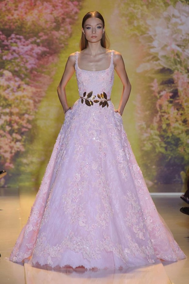 Zuhair Murad... موجات من ذهب وورود وأنوثة