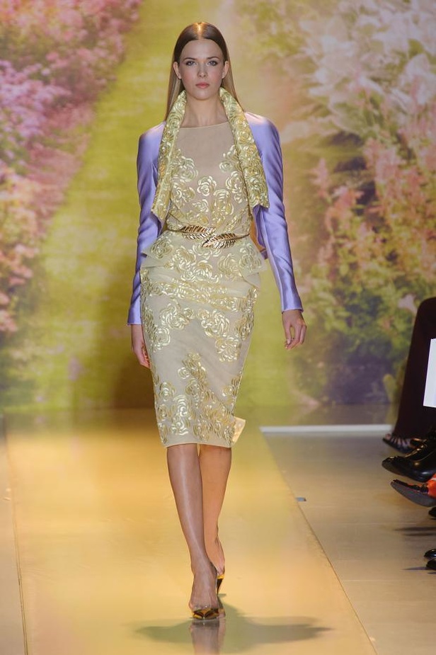 Zuhair Murad... موجات من ذهب وورود وأنوثة