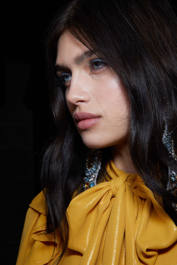  المرأة من قوة وإصرار مع مجموعة Elisabetta Franchi 