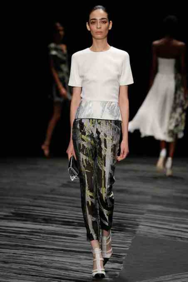 الفصول الأربعة تجتمع تحت سحابة J. MENDEL