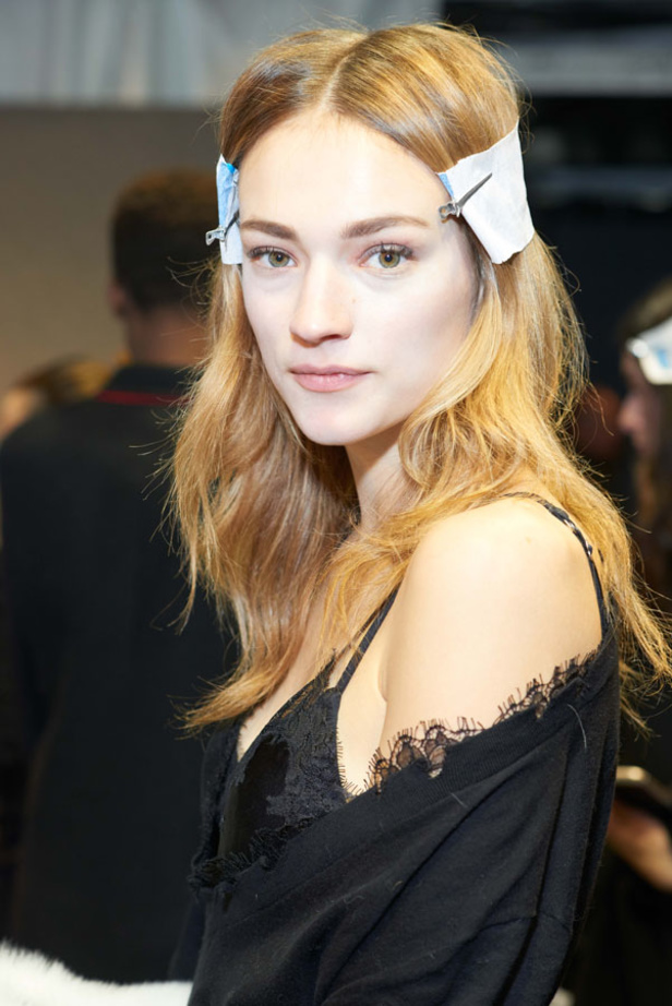  المرأة من قوة وإصرار مع مجموعة Elisabetta Franchi 