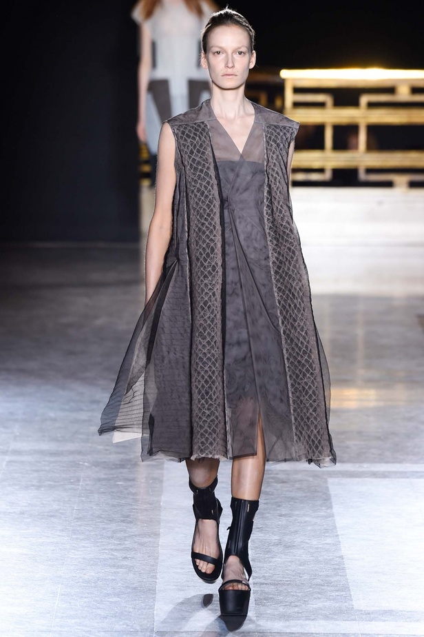 Rick Owens: مجموعة منتفضة على الواقع