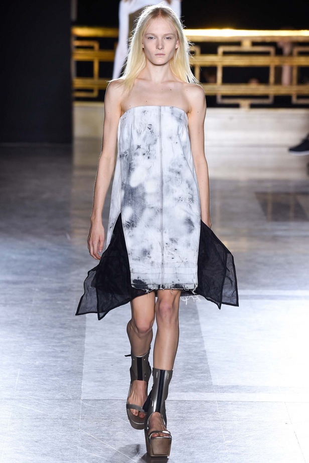 Rick Owens: مجموعة منتفضة على الواقع