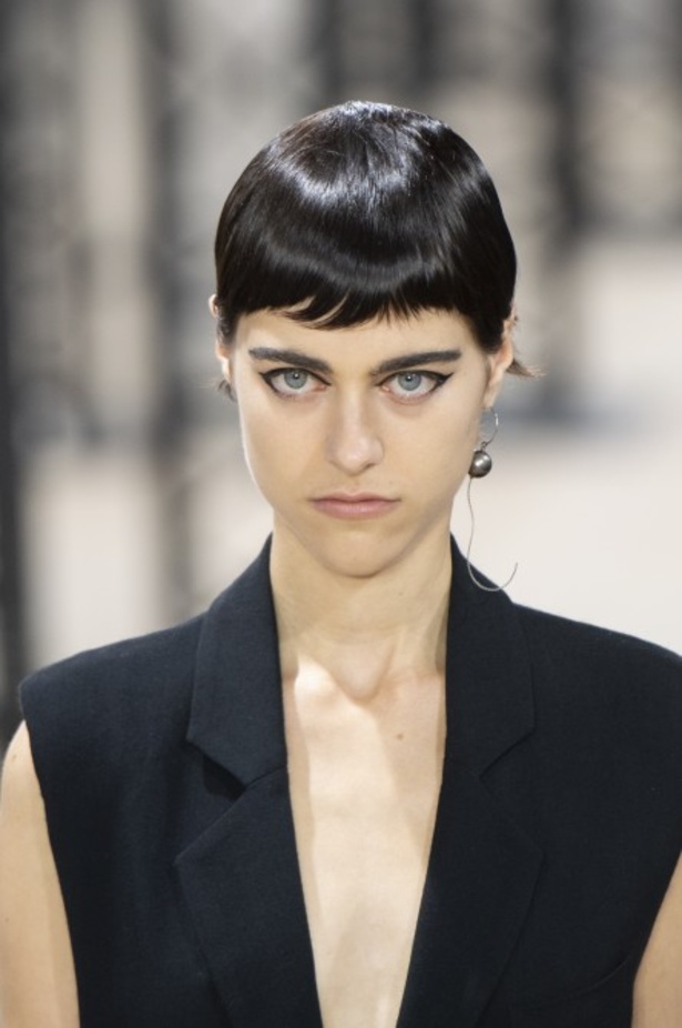 اسبوع الموضة في باريس 2019 مجموعة Ann Demeulemeester لربيع وصيف 2020 