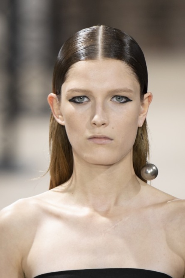 اسبوع الموضة في باريس 2019 مجموعة Ann Demeulemeester لربيع وصيف 2020 