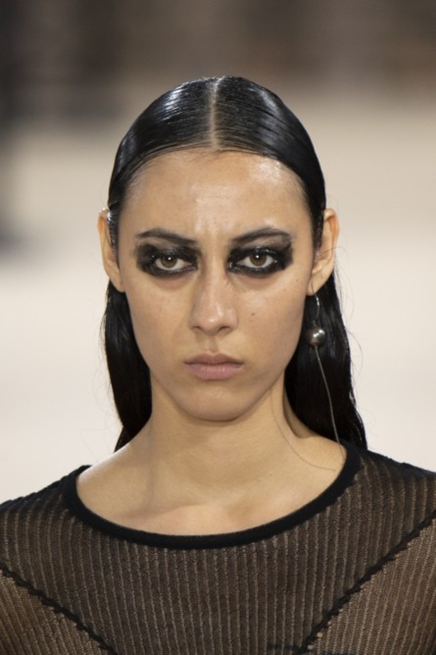 اسبوع الموضة في باريس 2019 مجموعة Ann Demeulemeester لربيع وصيف 2020 