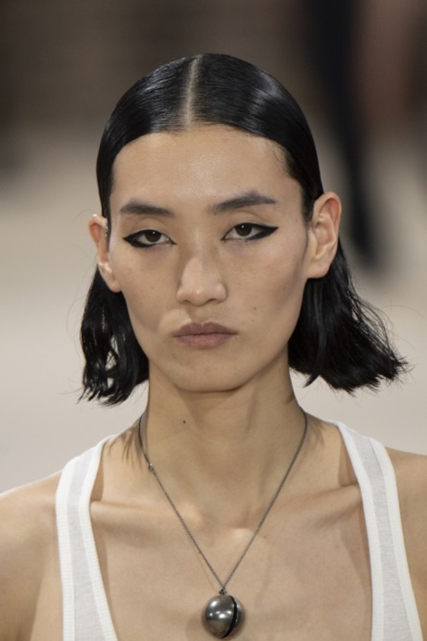 اسبوع الموضة في باريس 2019 مجموعة Ann Demeulemeester لربيع وصيف 2020 