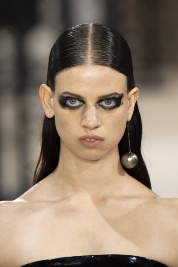 اسبوع الموضة في باريس 2019 مجموعة Ann Demeulemeester لربيع وصيف 2020 