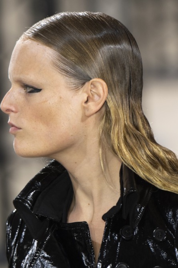 اسبوع الموضة في باريس 2019 مجموعة Ann Demeulemeester لربيع وصيف 2020 