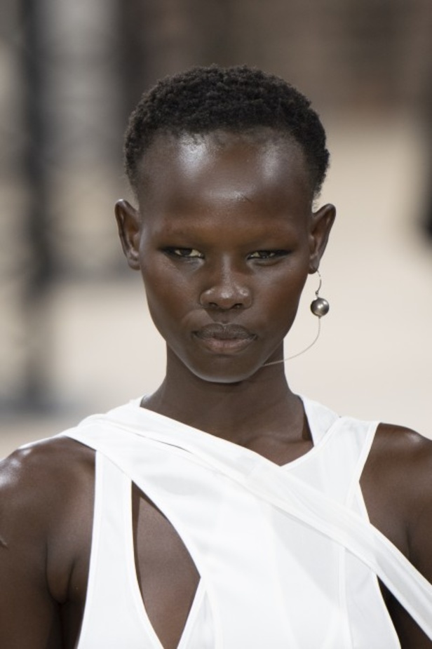 اسبوع الموضة في باريس 2019 مجموعة Ann Demeulemeester لربيع وصيف 2020 