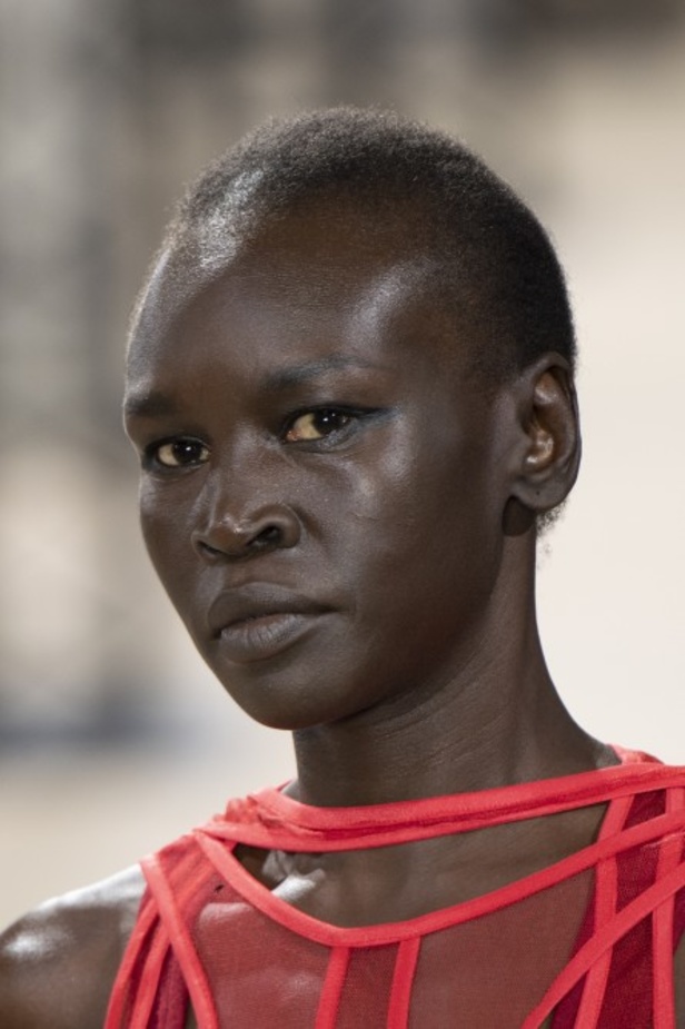 اسبوع الموضة في باريس 2019 مجموعة Ann Demeulemeester لربيع وصيف 2020 