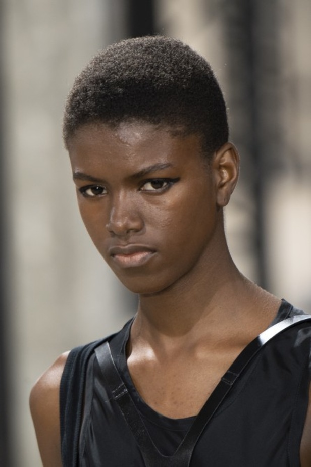 اسبوع الموضة في باريس 2019 مجموعة Ann Demeulemeester لربيع وصيف 2020 