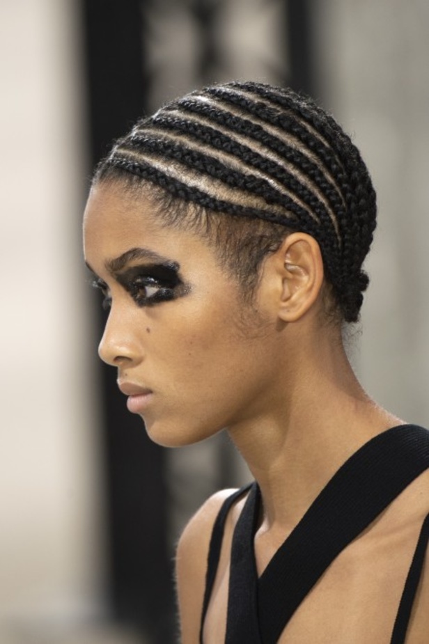 اسبوع الموضة في باريس 2019 مجموعة Ann Demeulemeester لربيع وصيف 2020 