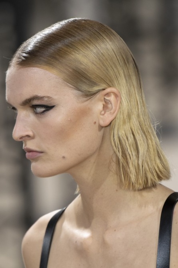 اسبوع الموضة في باريس 2019 مجموعة Ann Demeulemeester لربيع وصيف 2020 