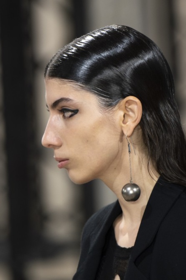 اسبوع الموضة في باريس 2019 مجموعة Ann Demeulemeester لربيع وصيف 2020 