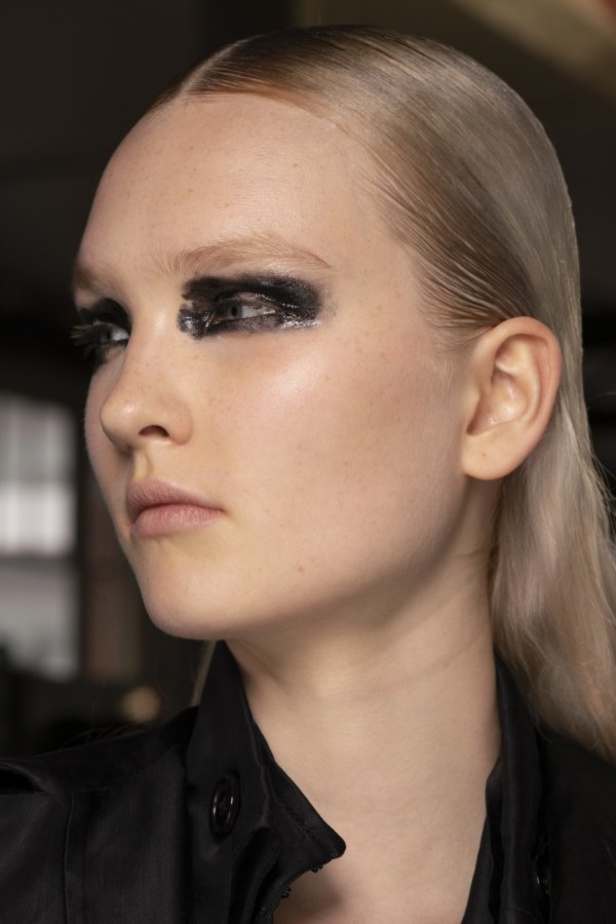 اسبوع الموضة في باريس 2019 مجموعة Ann Demeulemeester لربيع وصيف 2020 