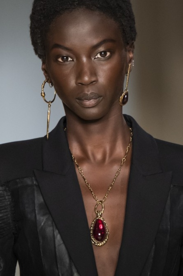 اسبوع الموضة في باريس 2019 مجموعة الملابس الجاهزة من ألكسندر ماكوين لربيع وصيف 2020