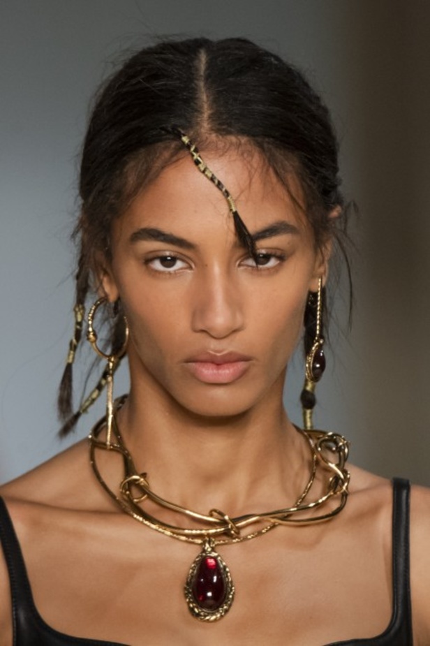 اسبوع الموضة في باريس 2019 مجموعة الملابس الجاهزة من ألكسندر ماكوين لربيع وصيف 2020