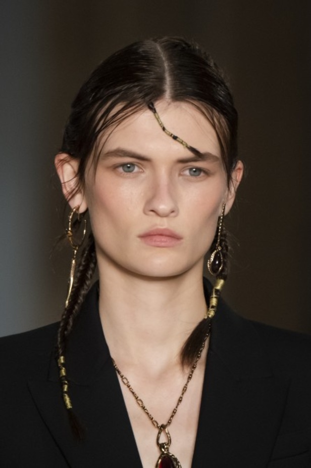 اسبوع الموضة في باريس 2019 مجموعة الملابس الجاهزة من ألكسندر ماكوين لربيع وصيف 2020