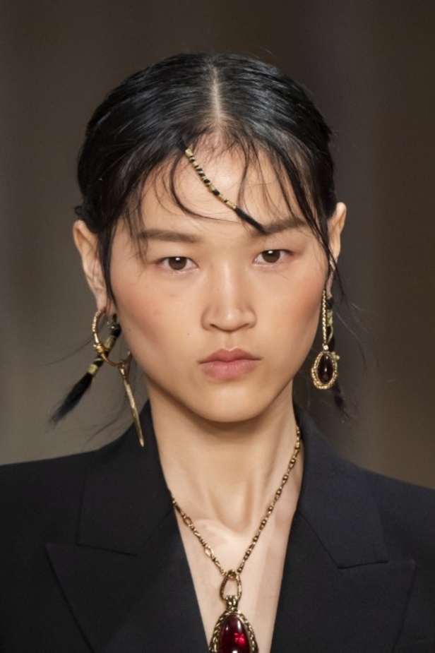 اسبوع الموضة في باريس 2019 مجموعة الملابس الجاهزة من ألكسندر ماكوين لربيع وصيف 2020